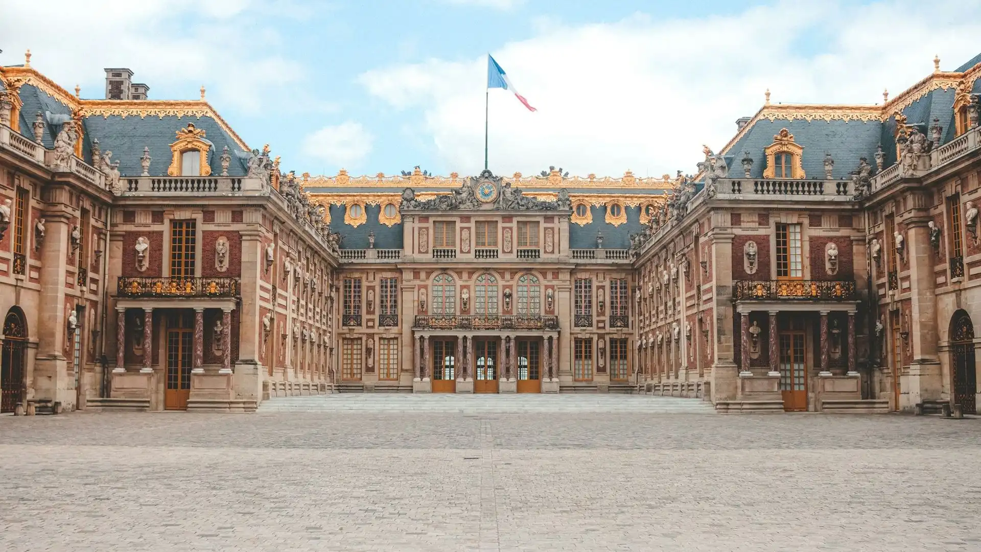 Front courtyard and main facade of the Palace of Versailles Front courtyard and main facade of the Palace of Versailles