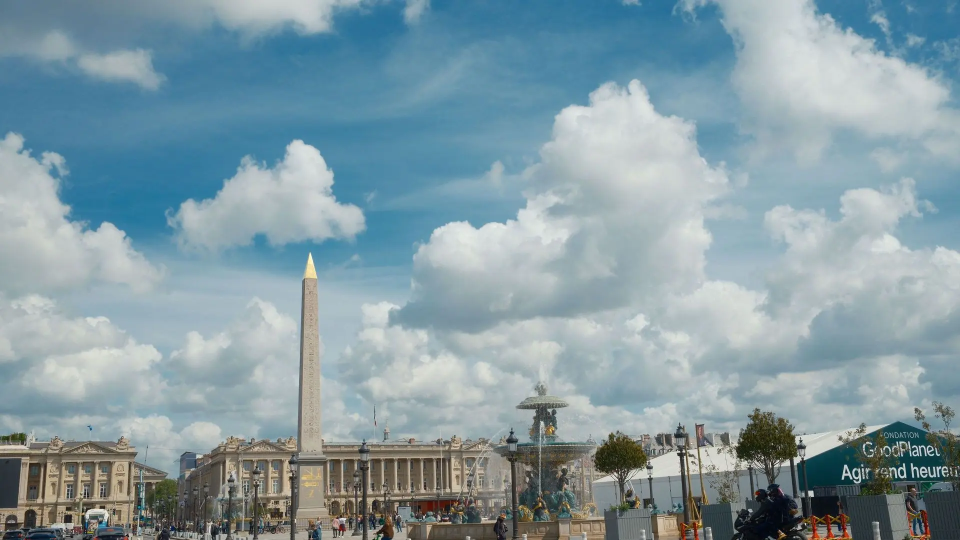 Place de la Concorde with the obelisk and fountain